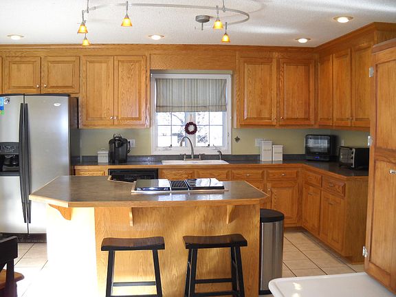 KITCHEN  W/ CIRCULAR FLOW