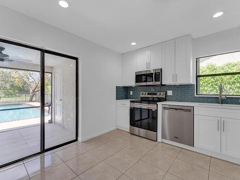 10084 Camelback Ln — Photo 8