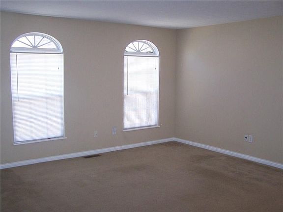 4th image of 3077 N Armory Dr