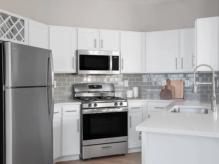Verona Apartments — Photo 8
