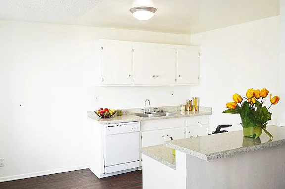 1374 N 5th Ave — Photo 7