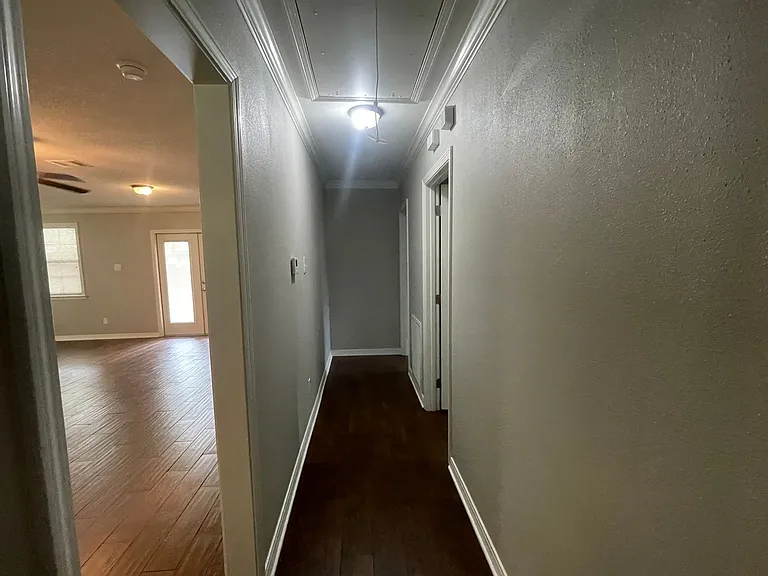 2033 Horton Ave — Photo 8