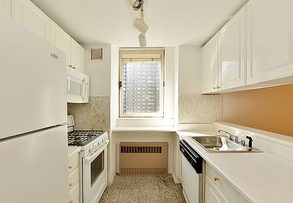 4th image of 170 E 87th St APT E16g