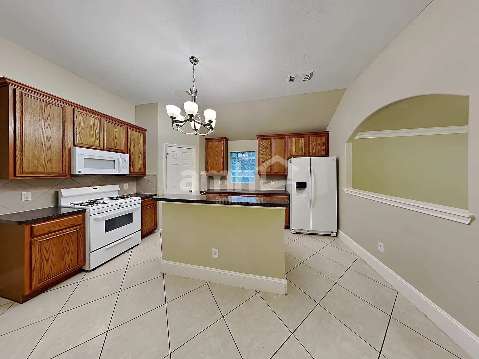 3 bed, 2.0 bath, 1904 sqft, $2,020 — Photo 3