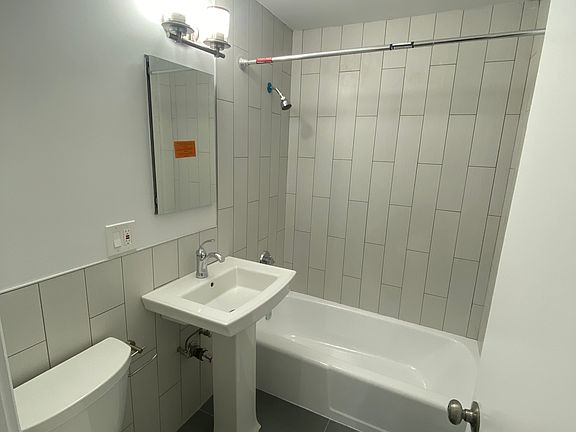 4th image of 15 Leicester St APT D