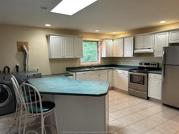 3rd image of 142 Riverview Ave