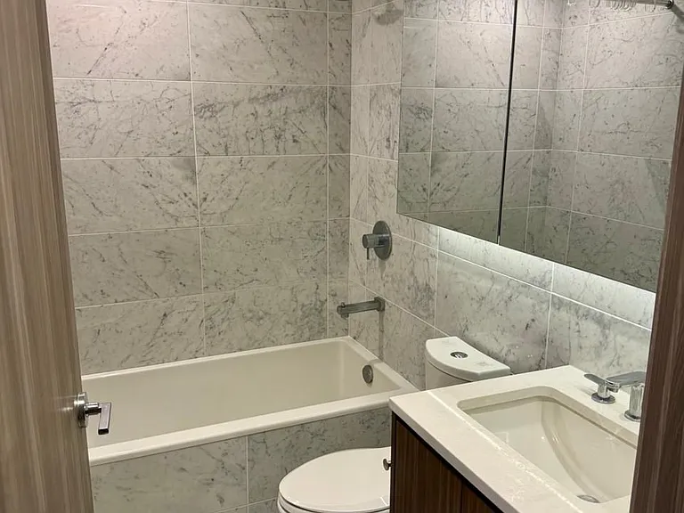 85 McMahon Dr #2201 — Photo 15