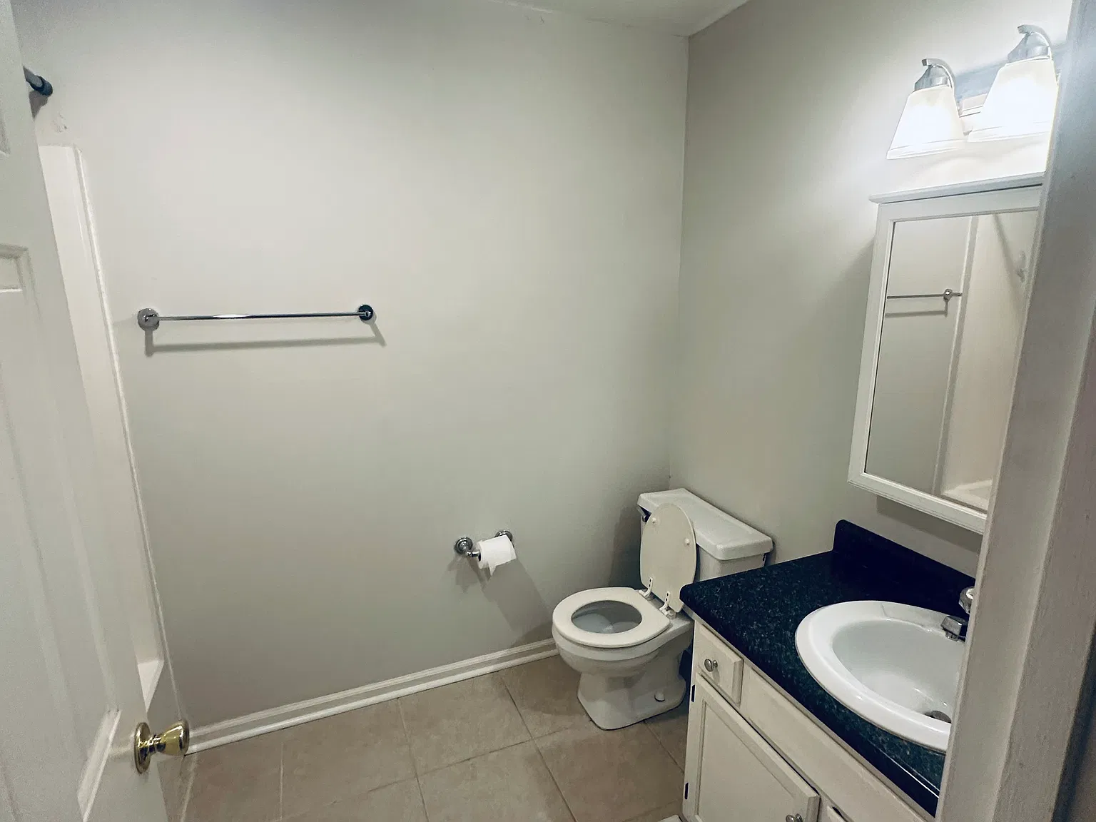 2 bed, 1.5 bath, 1053 sqft, $1,400 — Photo 3