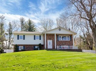 37 Cardinal Ct, West Nyack, NY 10994