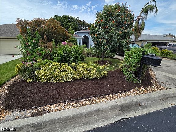 2nd image of 833 Mount Hood Ct