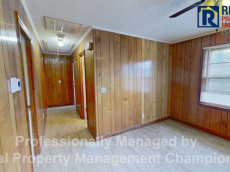 209 Sycamore St — Photo 10