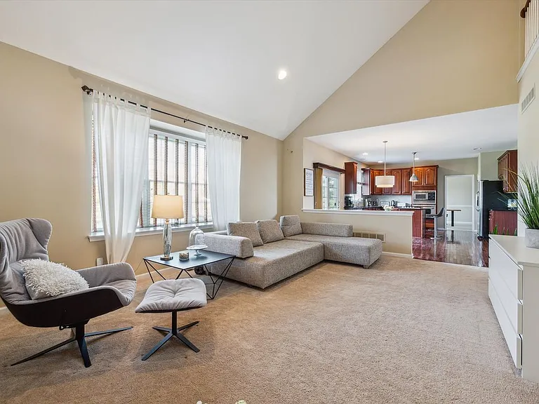 24323 Bellingham Dr — Photo 23