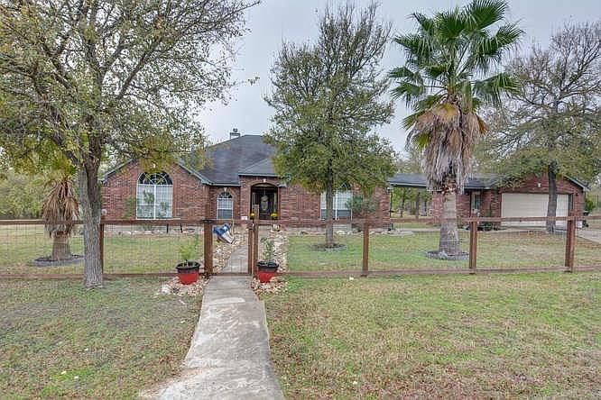 1st image of 205 Lakeview Dr