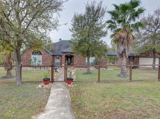 205 Lakeview Dr, Del Valle, TX 78617