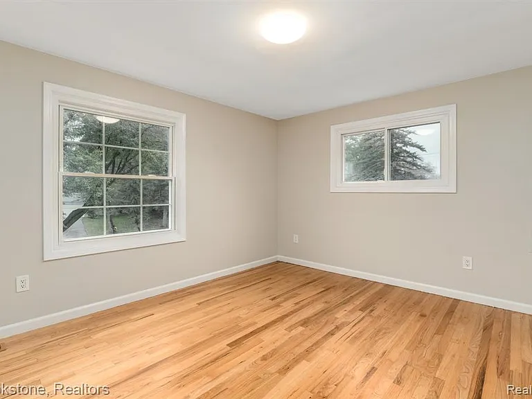 165 Woodedge Dr — Photo 11