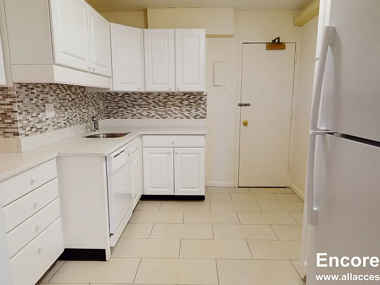 17 Monmouth Ct #D — Photo 5