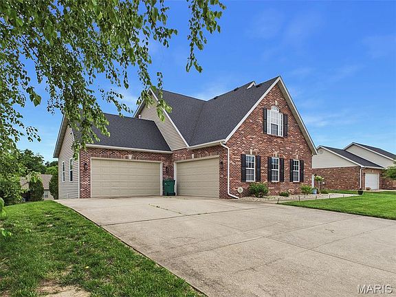 3rd image of 432 Marbleton Cir
