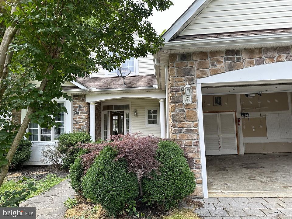 1st image of 904 Chesapeake Dr