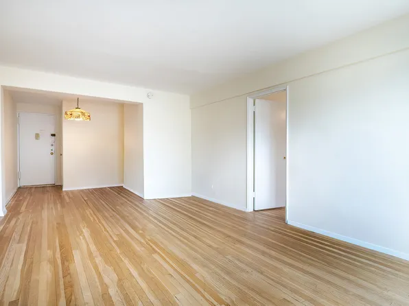 2390 Palisade Avenue image 6 of 24