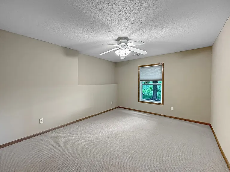 815 Newberry Ln — Photo 15