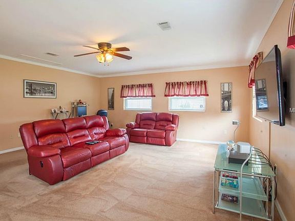 3rd image of 101 Larkspur Dr