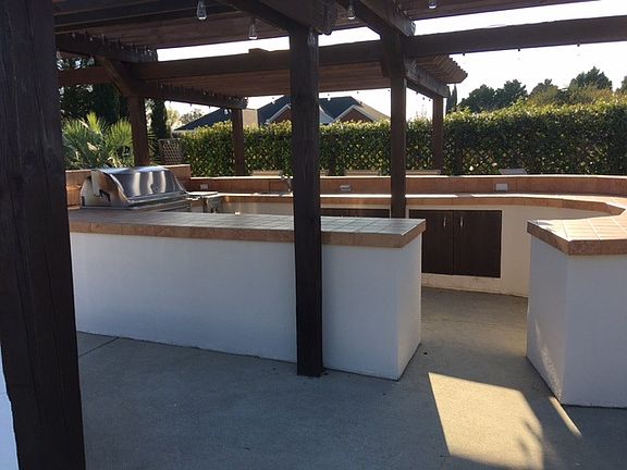 Outdoor Kitchen