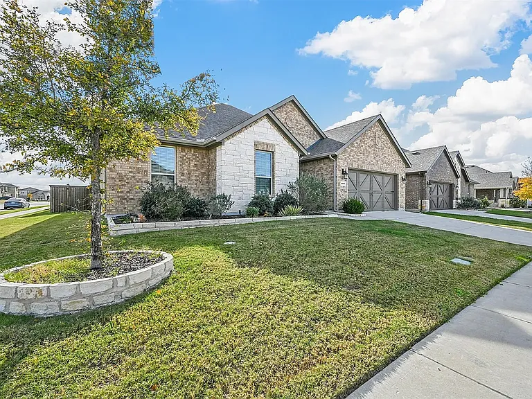 6100 Brunswick Dr — Photo 1
