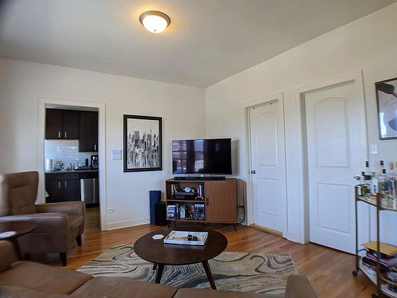 3rd image of 2343 N Sacramento Ave #2N