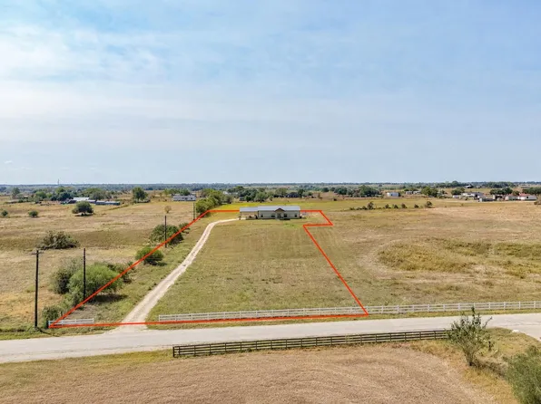 487 County Road 301, Shiner, TX 77984