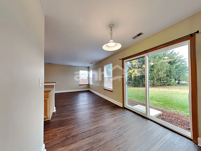 240 Wedgewood Cir — Photo 4