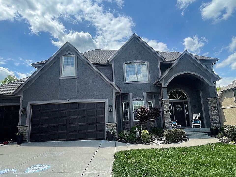 1st image of 515 NE Greenview Dr