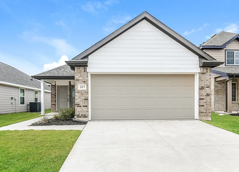 507 Thompson Pl — Photo 1