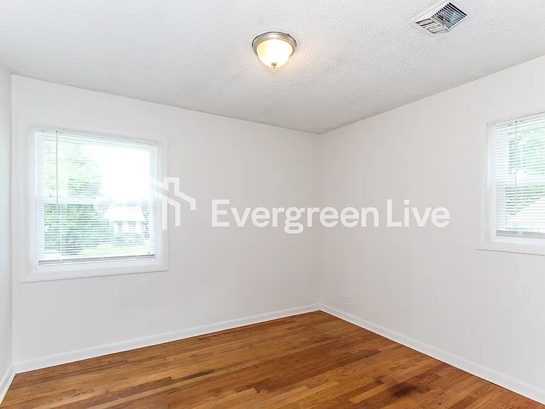 319 Pope Dr — Photo 9