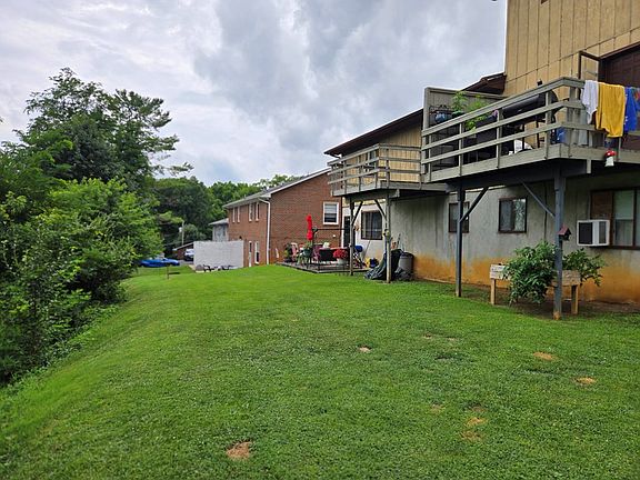 5th image of 2714 Everett St