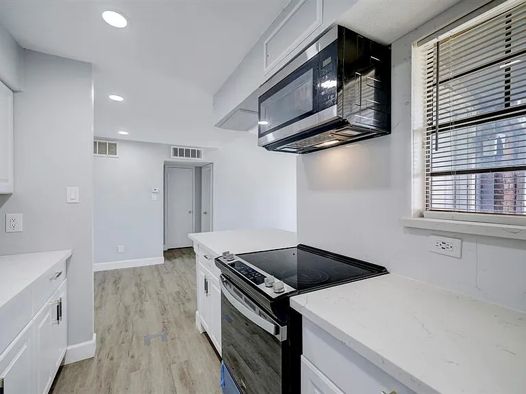 9550 Deering Dr #210 — Photo 6