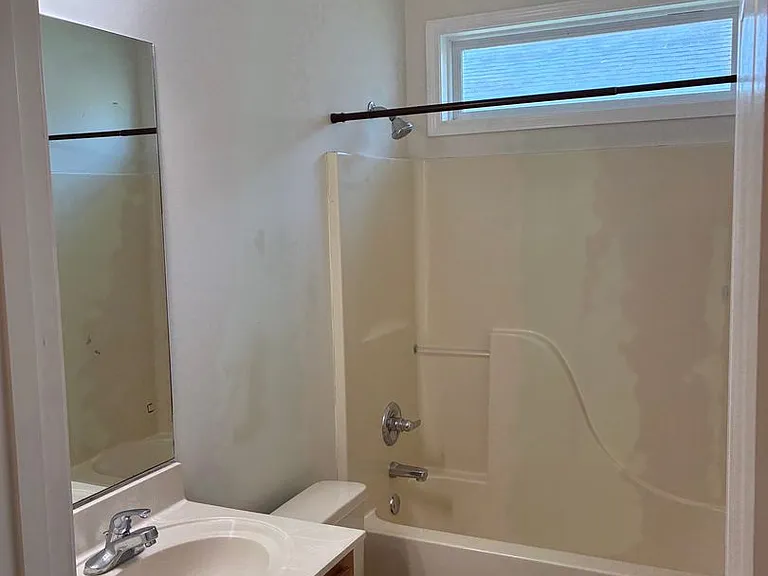 541 Eagle Blvd — Photo 11