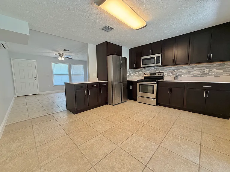 701 E Magnolia St #B — Photo 4