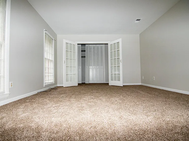 4100 King Arthur Pl — Photo 2