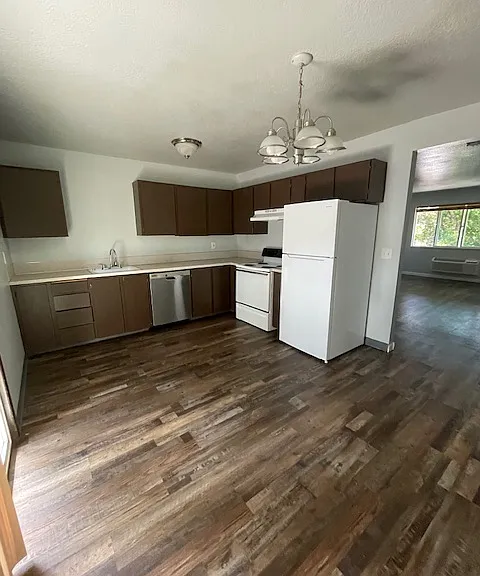 Kitchen with dishwasher
