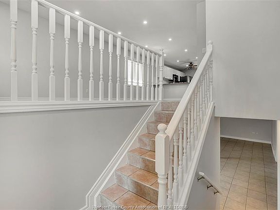 2nd image of 10920 Springhollow Dr