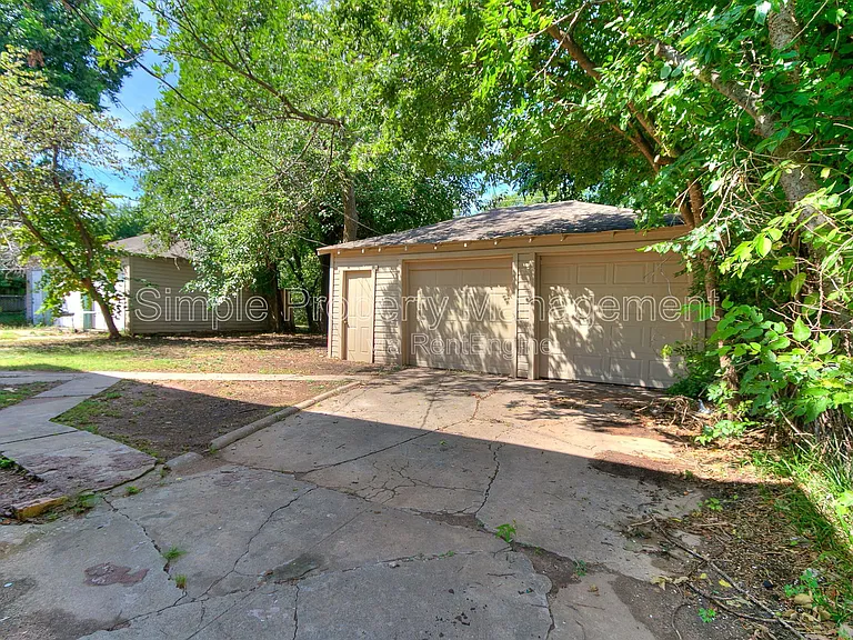 1841 N Gatewood Ave — Photo 2