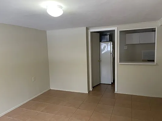 Rented by 18 REALTY | media 2