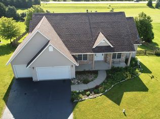 8792 Bentley Ln, Spring Grove, IL 60081