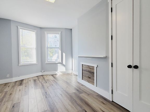 4th image of 308 Clerk St #2L