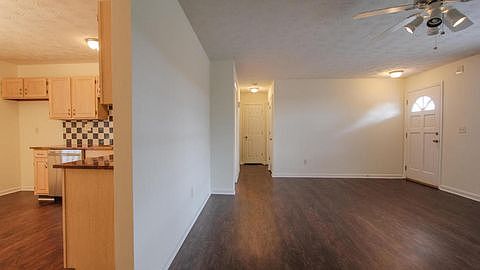 4th image of 905 Rose Petal Ln