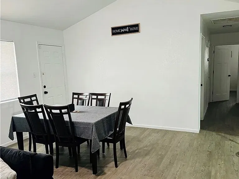 3103 Honeysuckle Cir #B — Photo 2