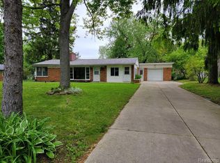 70 Sterling Dr, Lapeer, MI 48446