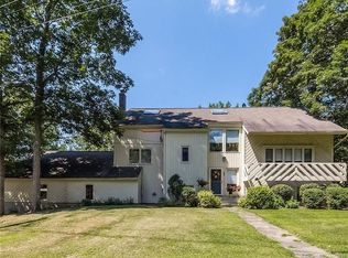 122 Talcott Rd, Guilford, CT 06437