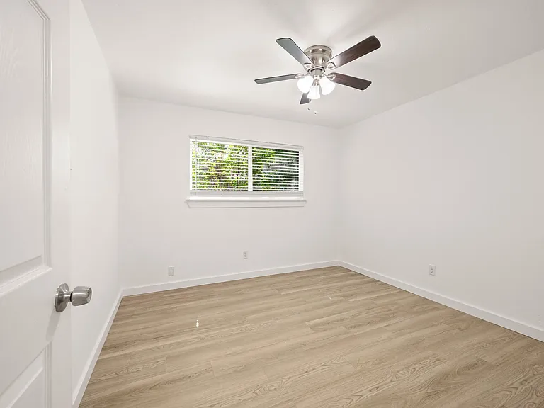 840 Edgehill Dr — Photo 13