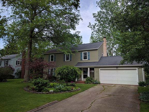 4th image of 211 Sunset Dr